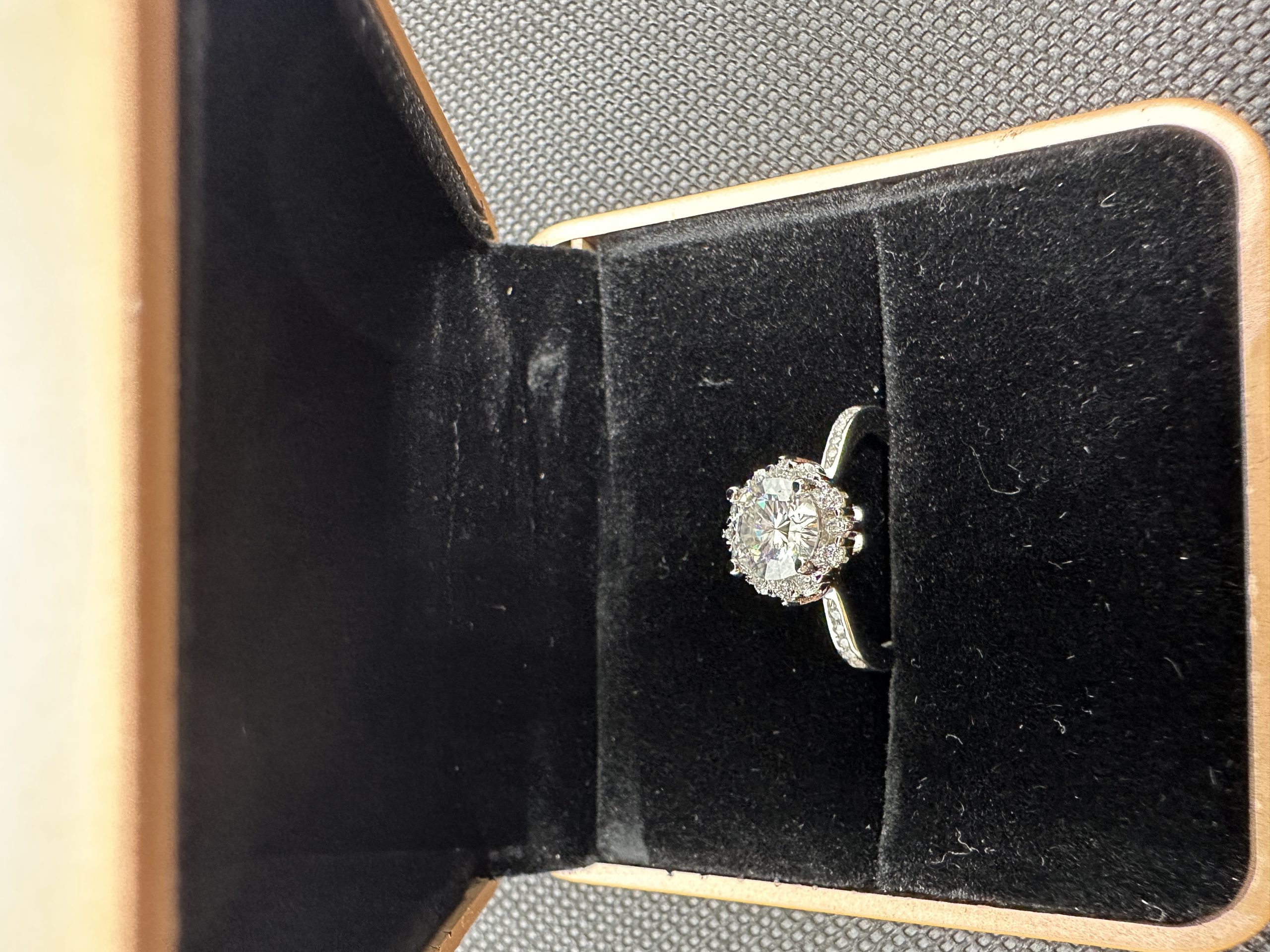 天然ダイヤモンド1.01ct Au750（つくよみ）