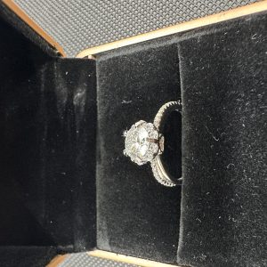 天然ダイヤモンド1.01ct Au750（ひいらぎのかんむり）