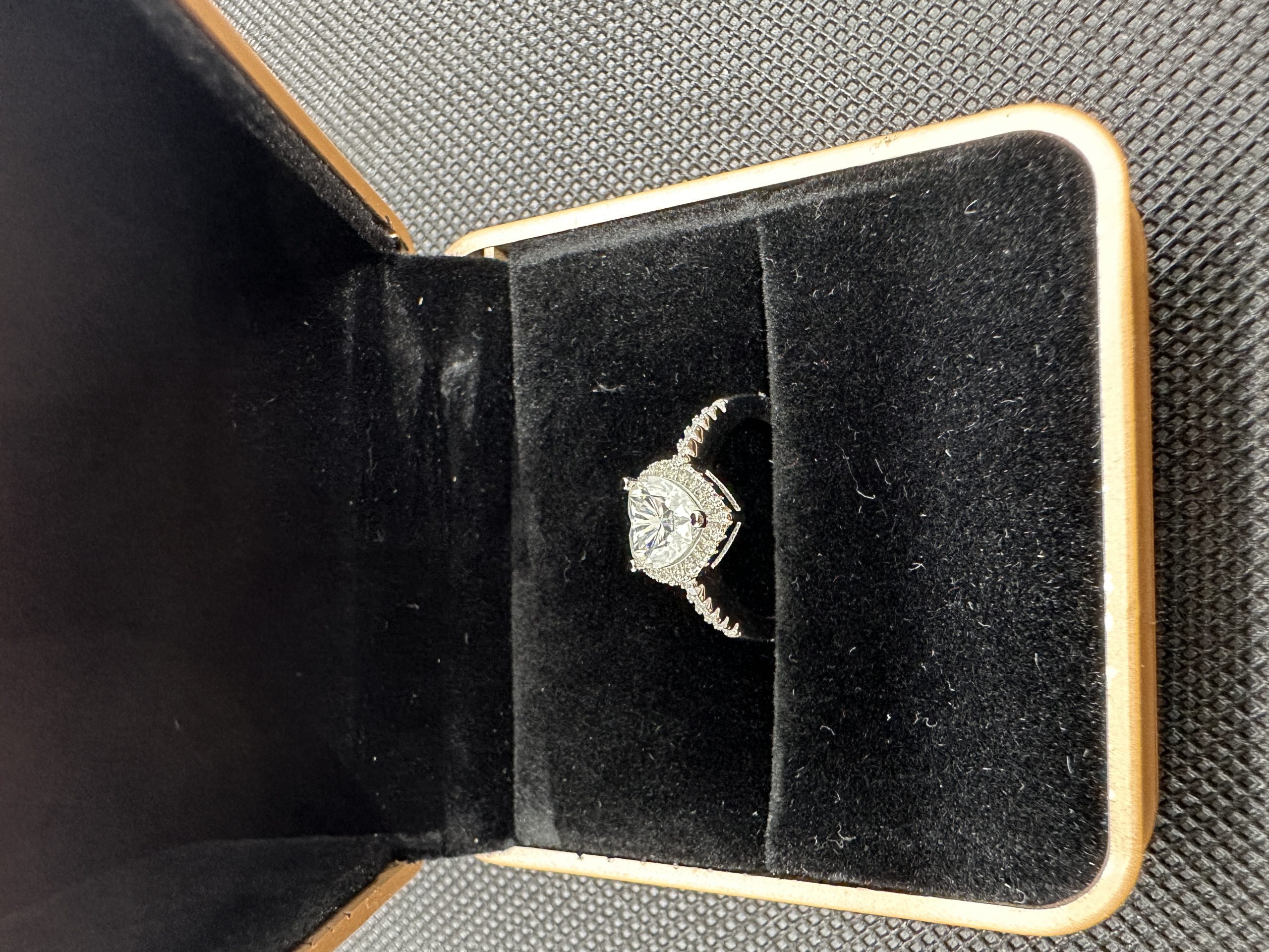 天然ダイヤモンド1.01ct Au750（あかねぐも）