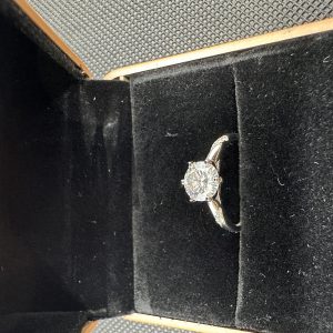 天然ダイヤモンド1.01ct Au750（いちょうのまい）